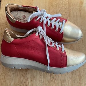 ⭐️SALE⭐️ Vintage Marc Joseph New York Sneaker